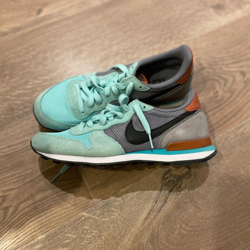 Nike Internationalist Women’s Sneaker 8.5